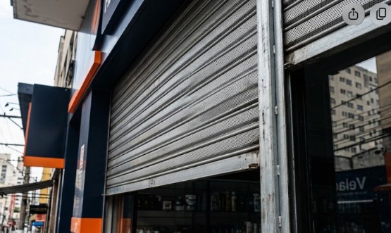 Porta de enrolar transvision microperfurada em loja de São Paulo